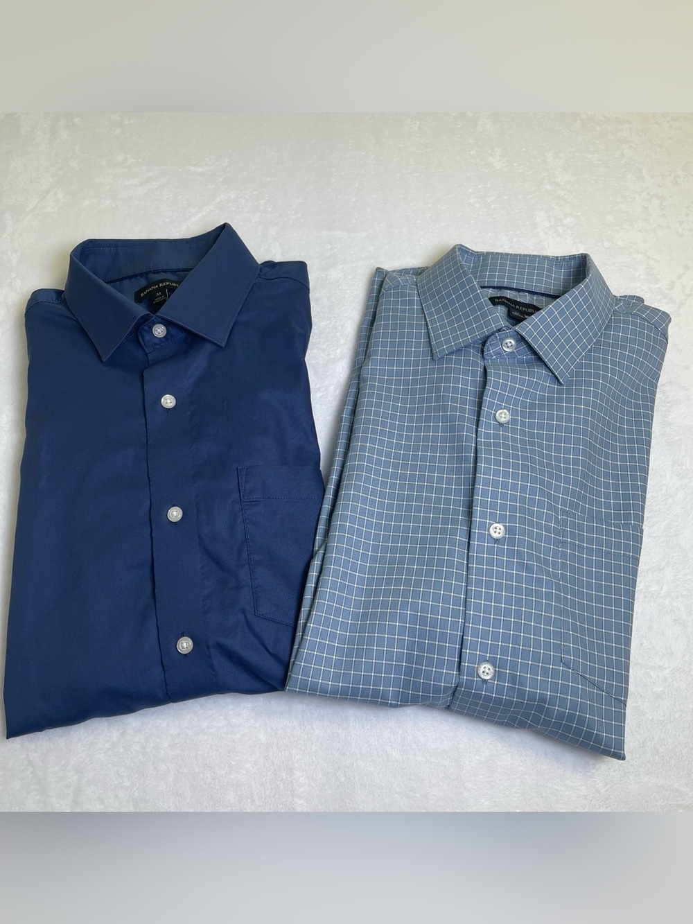 Banana Republic Men's 2-Pack Button Up Shirts  Medium Solid Blue & Grid Check